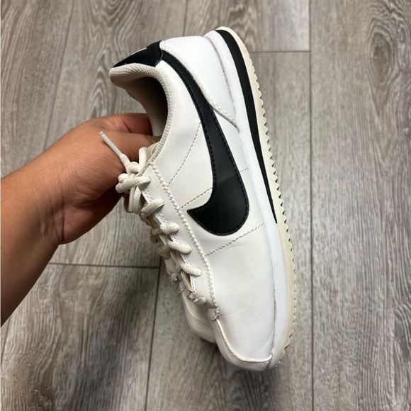 Nike Cortez black and white shoes - Picture 2 of 11